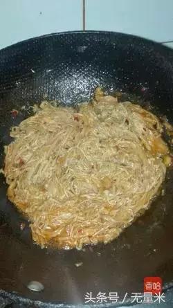 香辣金针菇又简单又好吃,教程香辣金针菇