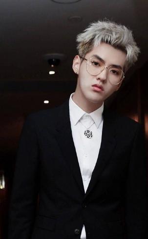 眼镜杀斯文败类男明星,帅气的男明星眼睛杀