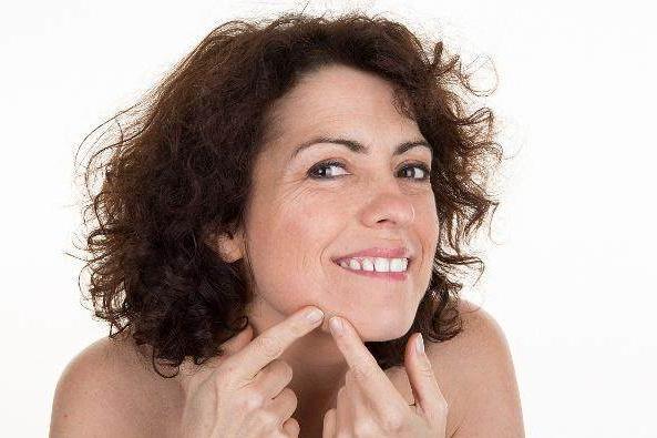 孕期脸上长斑什么原因引起的,孕期脸长痘痘怎么调理