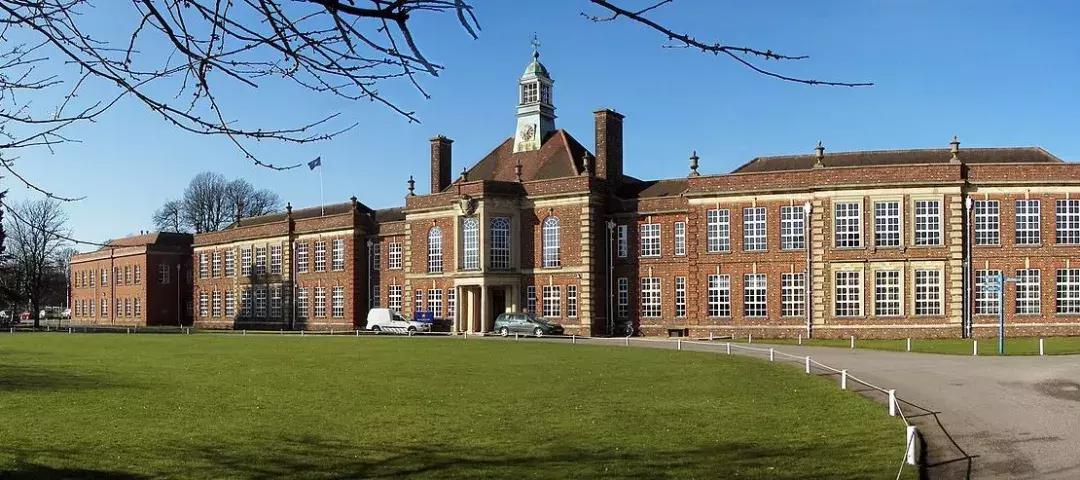 扒一扒卷福抖森那些年上过的英国私校