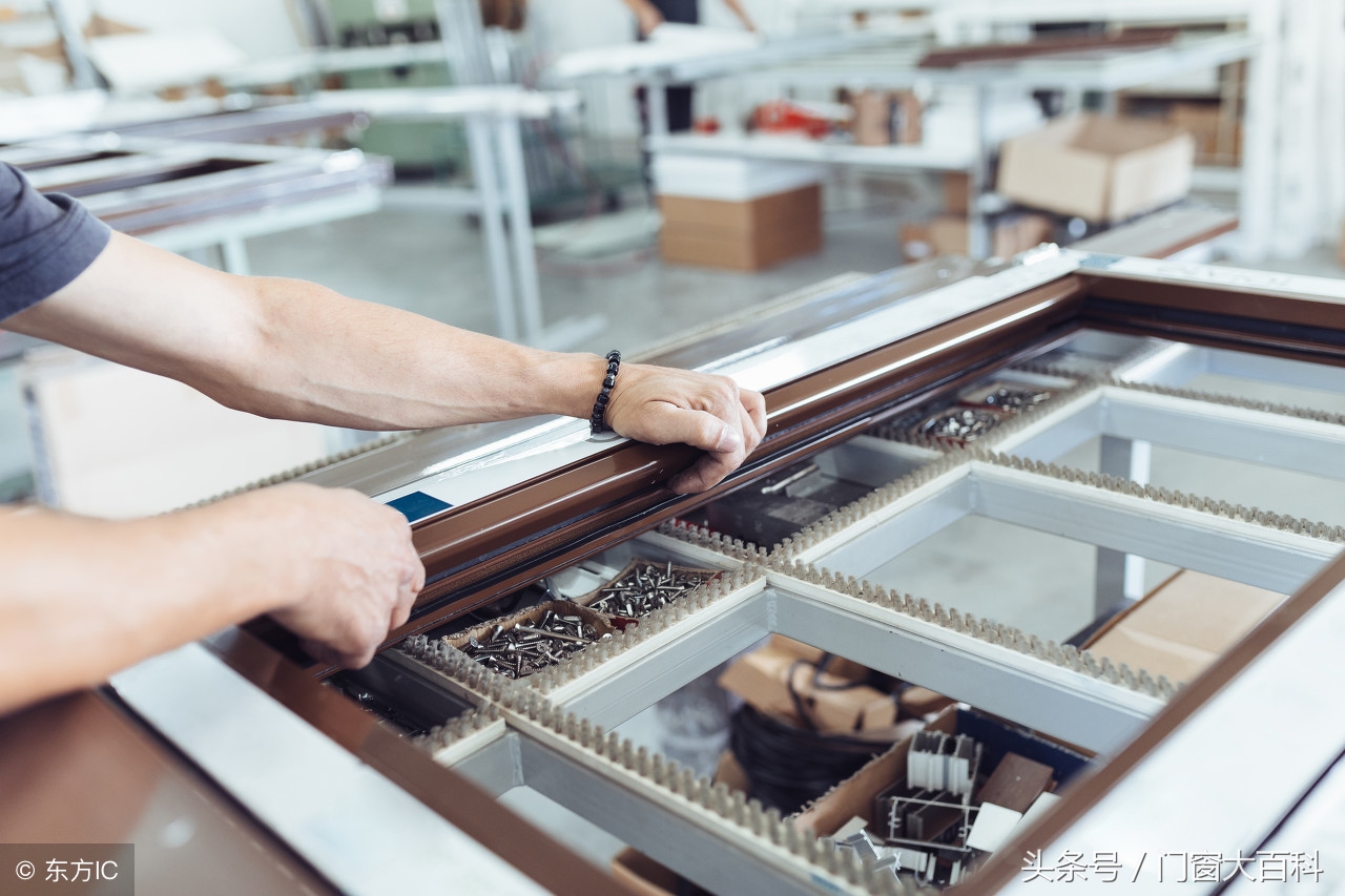 65断桥铝门窗多少钱一平,伟业断桥铝门窗65厚的价格