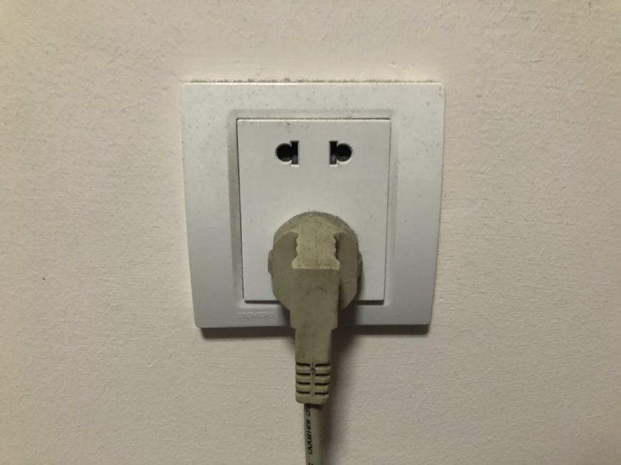 家里有孩子适合钢化玻璃门吗,家里有小孩装修注意哪些事项视频