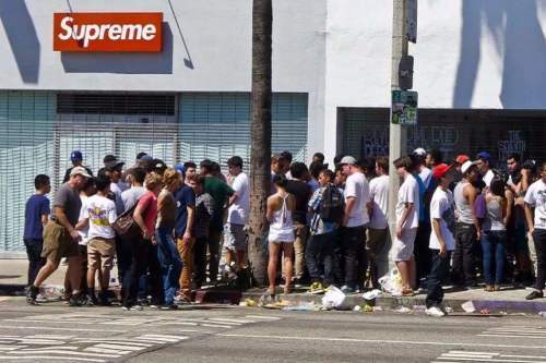 supreme彩色logo,supreme的logo设计由来