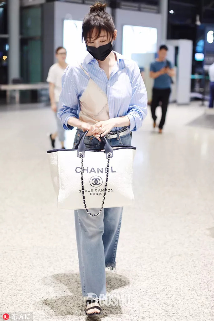 一款给杨幂穿火的包包,杨幂同款牛仔lv包