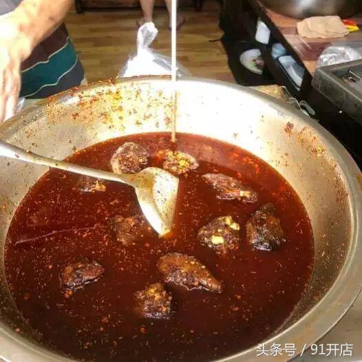 兔头一年卖100万只兔,一天卖200只的兔子