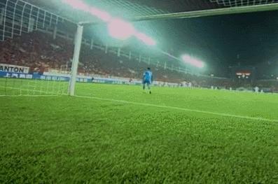 破案了：球网不是高拉特爆射打破，而是被权健门将张鹭抓破！