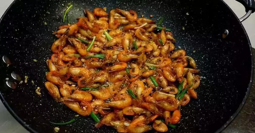 韭菜和什么一起炒最好吃,韭菜炒鸡蛋韭菜怎么炒才不会老