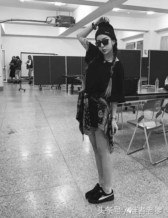 胸部撑起一滩水！被开价50万一晚，她是台湾超致命的Sneaker女孩