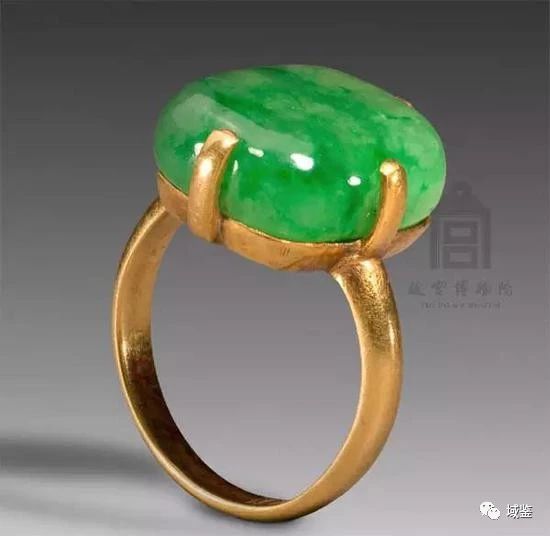 清代翡翠手镯鉴赏,钗头缀玉虫金盘