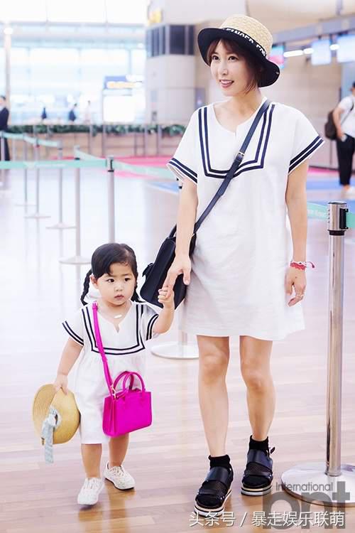 韩国双胞胎星二代因妈妈赌博再次上媒体，网友开始担心她们的生活