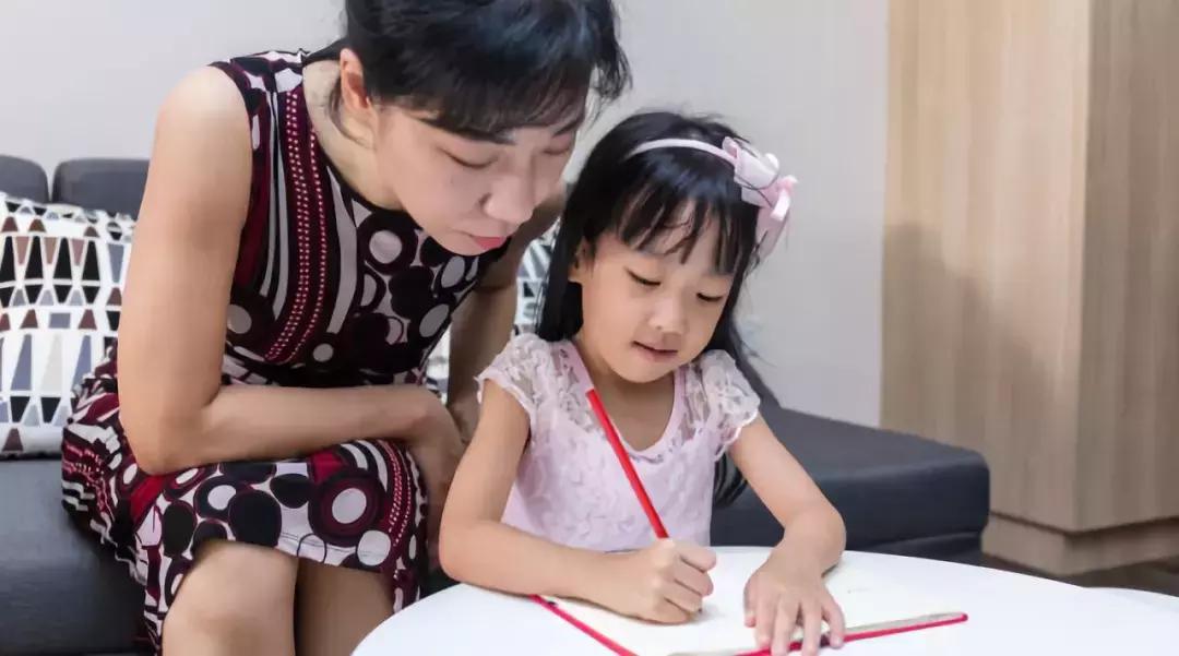 没有绘画基础怎么教孩子画画,孩子画画是临摹好还是自己想象好