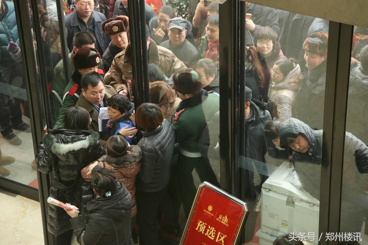 售楼部抢房火爆结果没有几个人住,售楼部疯狂抢房