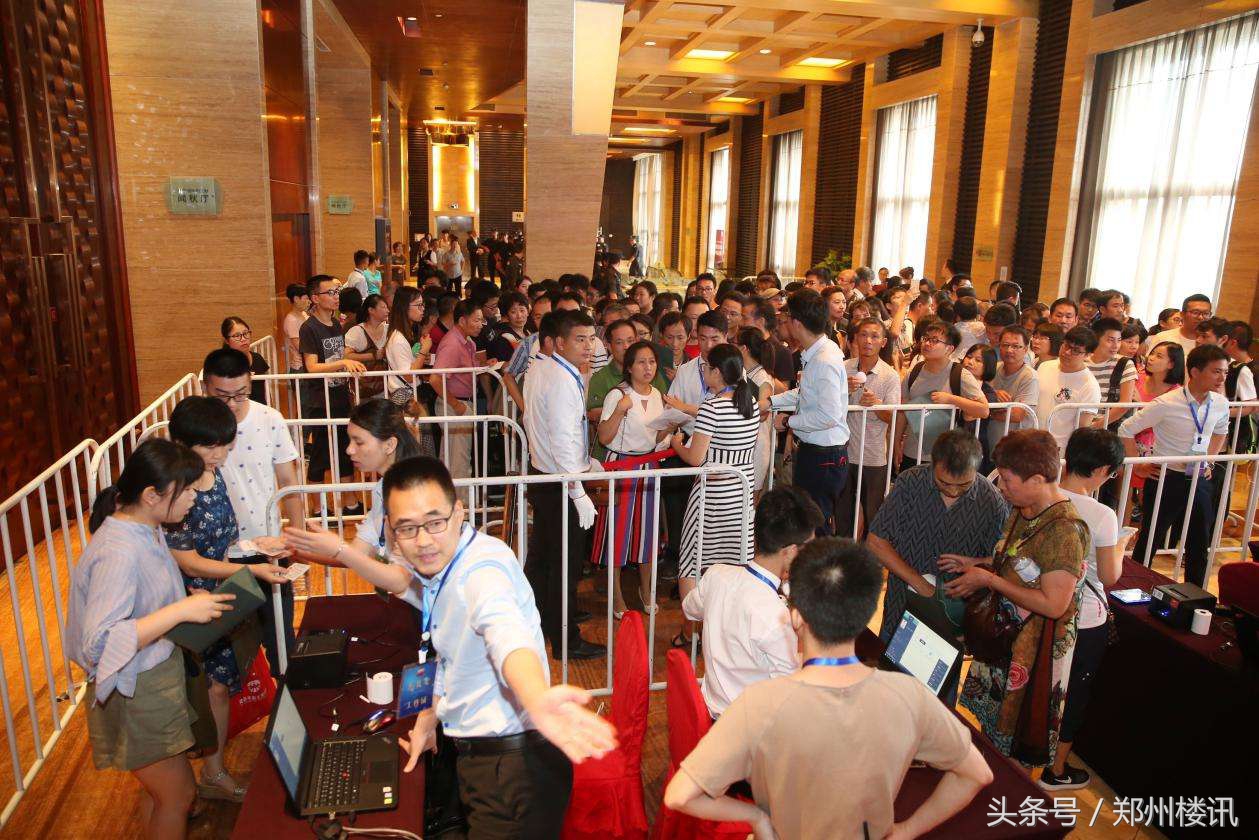 售楼部抢房火爆结果没有几个人住,售楼部疯狂抢房