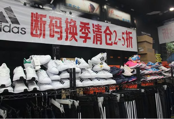 阿迪实体店怀疑是假货怎么办,正规大商场买的阿迪会是假的吗