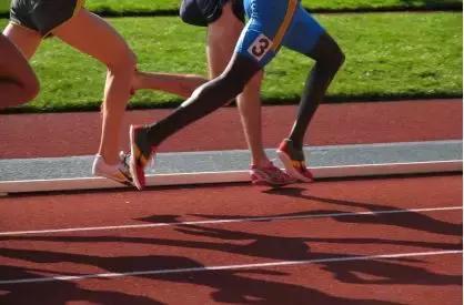 跑者膝盖痛,跑者右侧臀部疼怎么办