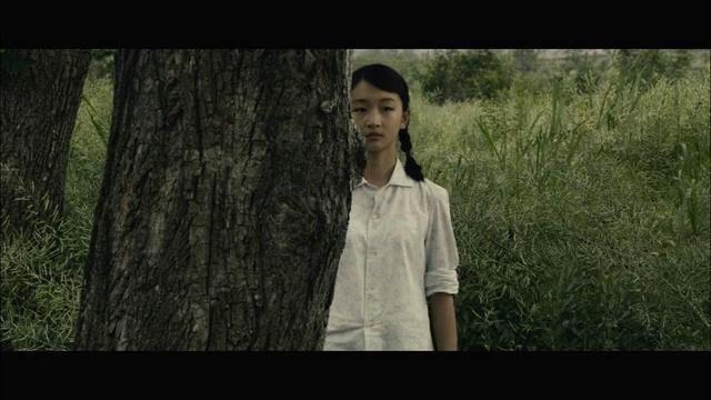 周冬雨隐藏多年的背景被扒出，网友：难怪她资源这么好