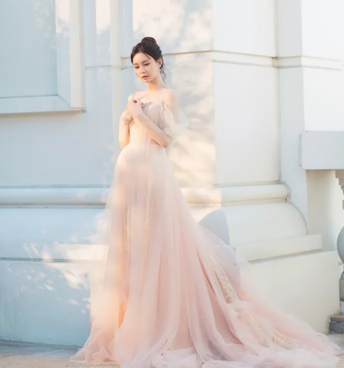 设计师兰玉婚纱设计,中国高定婚纱设计师