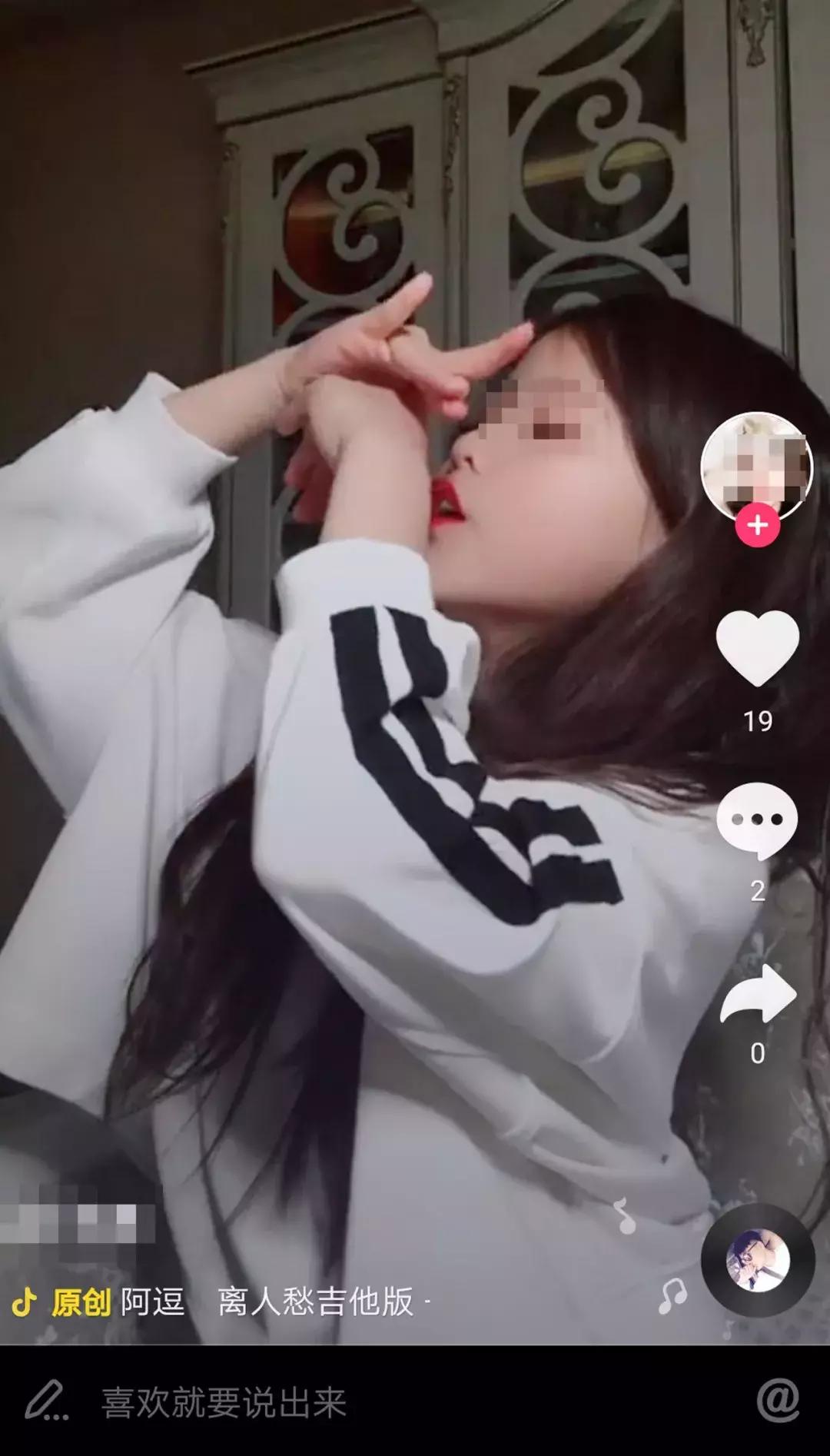 十几岁的小女孩浓妆艳抹,9岁少女浓妆艳抹