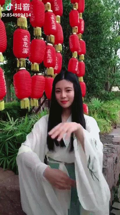 正在刷抖音的你文案,正在刷抖音