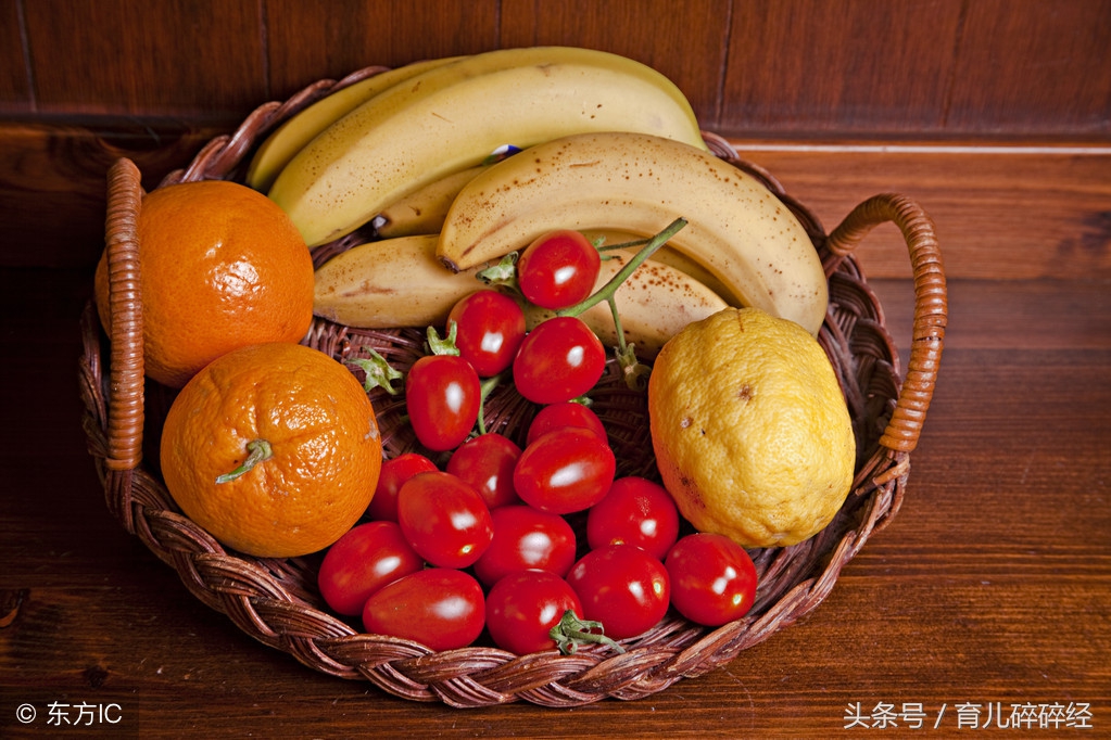 四个月宝宝吃奶不专心怎么回事,4个月婴儿吃奶不专心是怎么回事