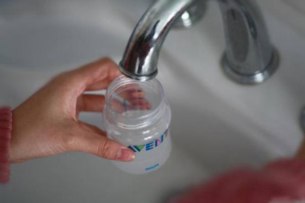 奶瓶时间长了怎么清理,奶瓶怎么清洁最干净