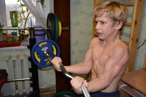 盘点世界上最强壮的小男孩,世界上最强壮最能打的三个小孩