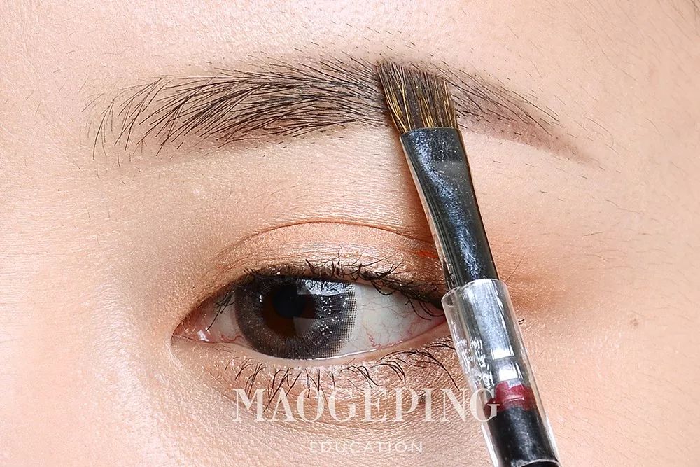 50岁画眉毛眉形怎么画比较好看,如何根据自己的脸型画合适的眉毛