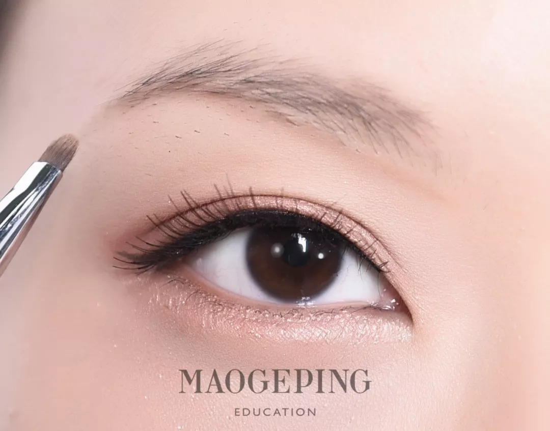 50岁画眉毛眉形怎么画比较好看,如何根据自己的脸型画合适的眉毛