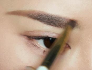 50岁画眉毛眉形怎么画比较好看,如何根据自己的脸型画合适的眉毛