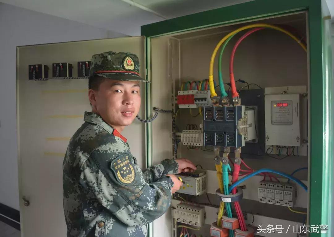 军营之星致敬英雄,退伍季老兵泪别迷彩青春