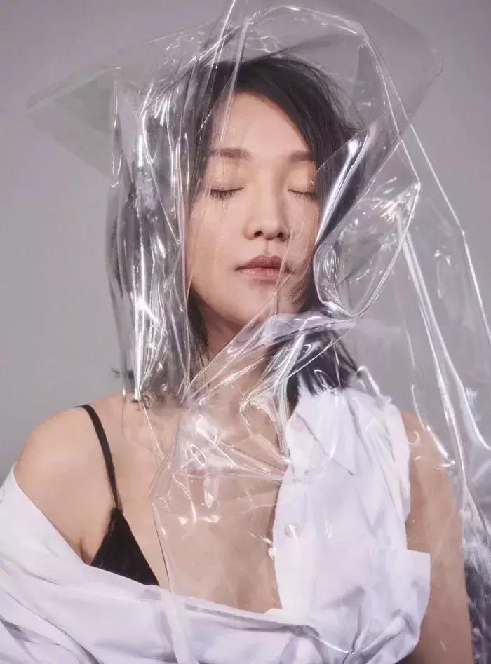 周迅说等我们老了,44岁周迅终于老了