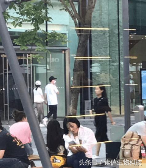 冯绍峰赵丽颖聊天,赵丽颖冯绍峰谈恋爱逛街