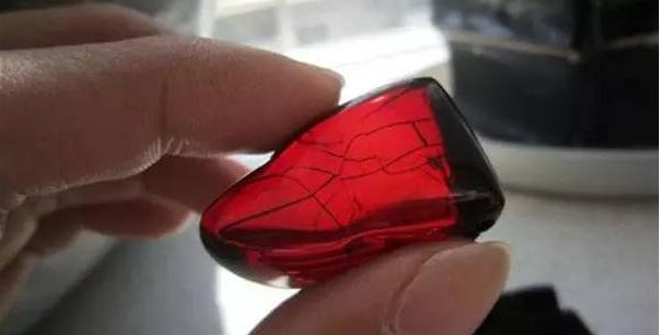 血珀为什么会裂,血珀有裂