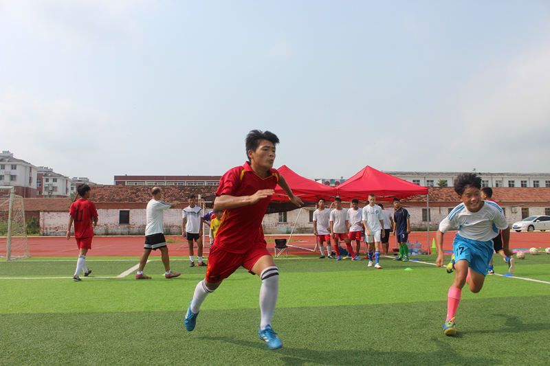 曹老集中学足球队,蚌埠曹老集中学校园足球