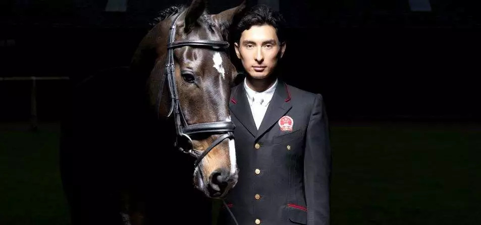 「京彩雅加达」马背上的绅士——华天