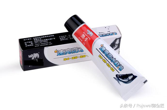 皮包放时间长了掉皮了怎么修复,黑色皮包掉皮在家怎么快速修复