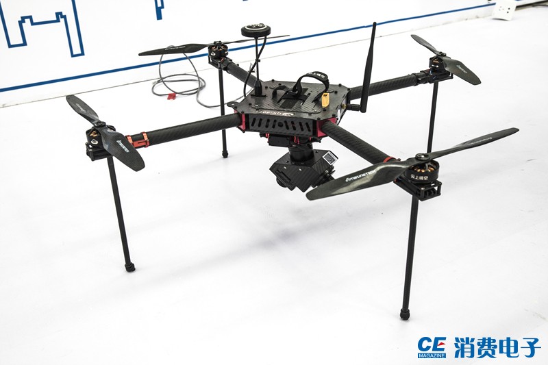 大牌云集！微软全息眼镜、索尼/爱普生智能手表，机器人都来了~