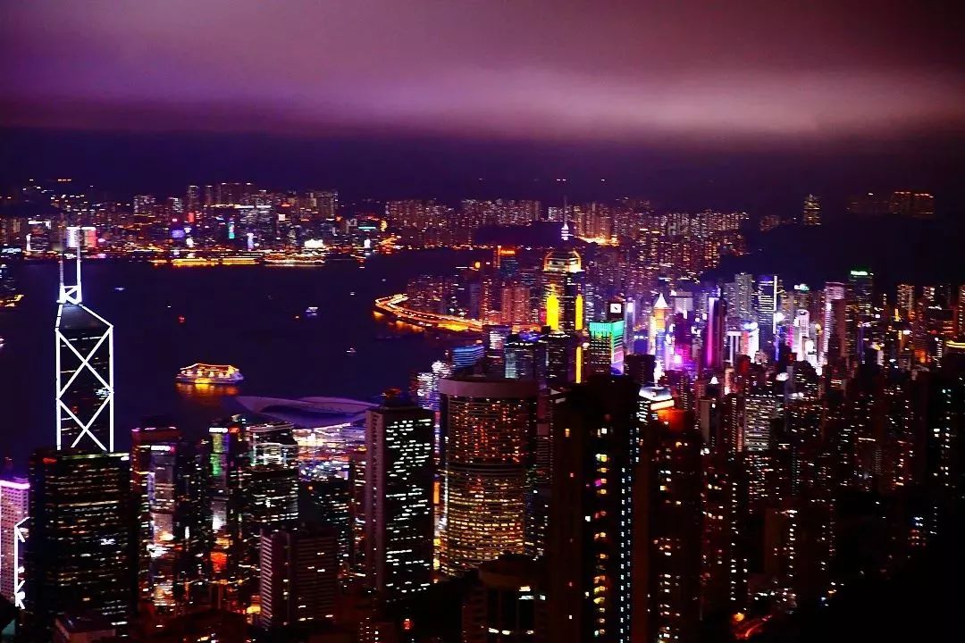 正宗*袜丝**奶茶，免税的包包，维港的夜景……下月起和你只有8个小时动车的距离！