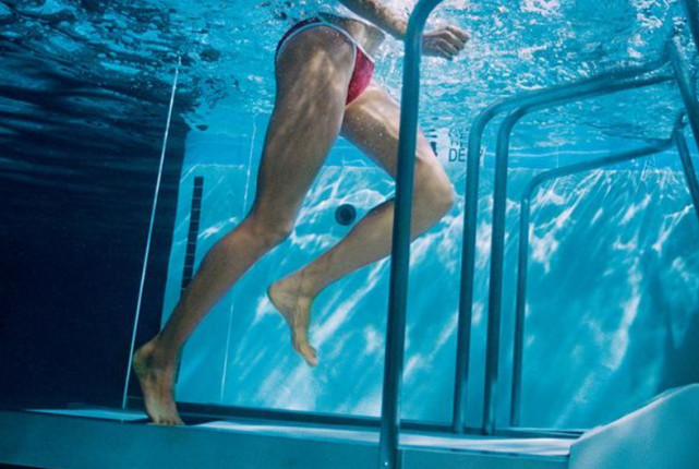 日本造跑步机,日本发明陆地游泳器