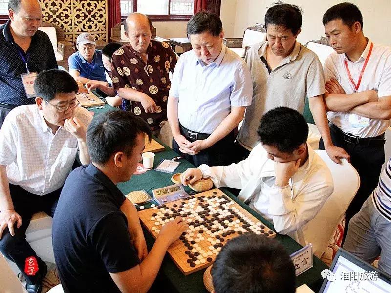 河南省政协副主席李英杰亲临淮阳“荷花杯”围棋棋王赛观战