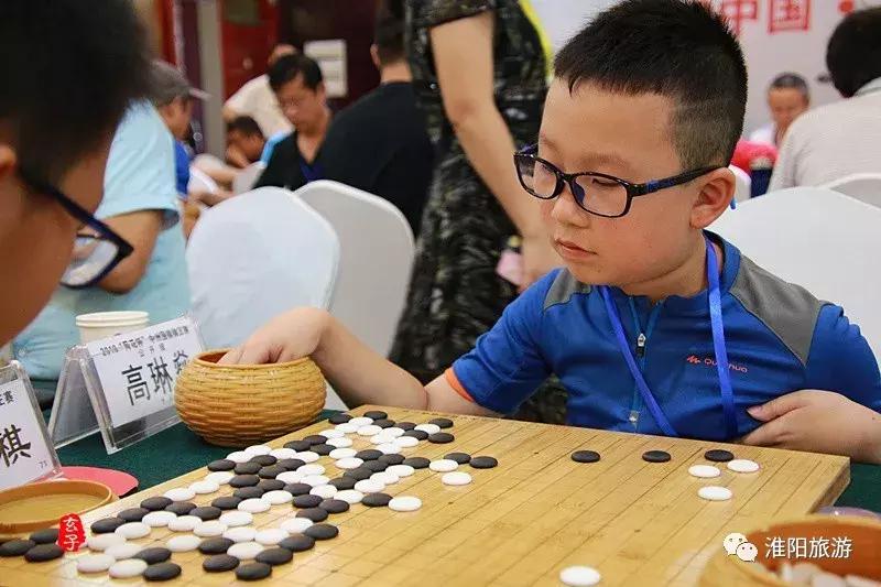 河南省政协副主席李英杰亲临淮阳“荷花杯”围棋棋王赛观战