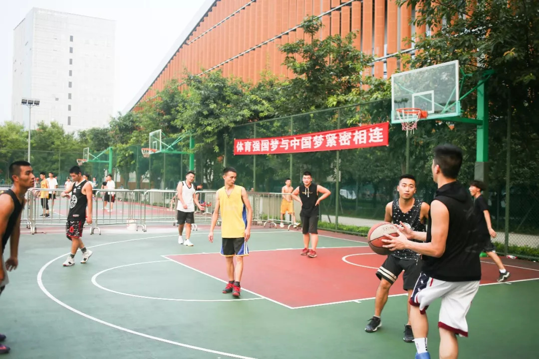 映象青白江｜汗流浃背才快活！傍晚的文体中心有最活力激情的一面！