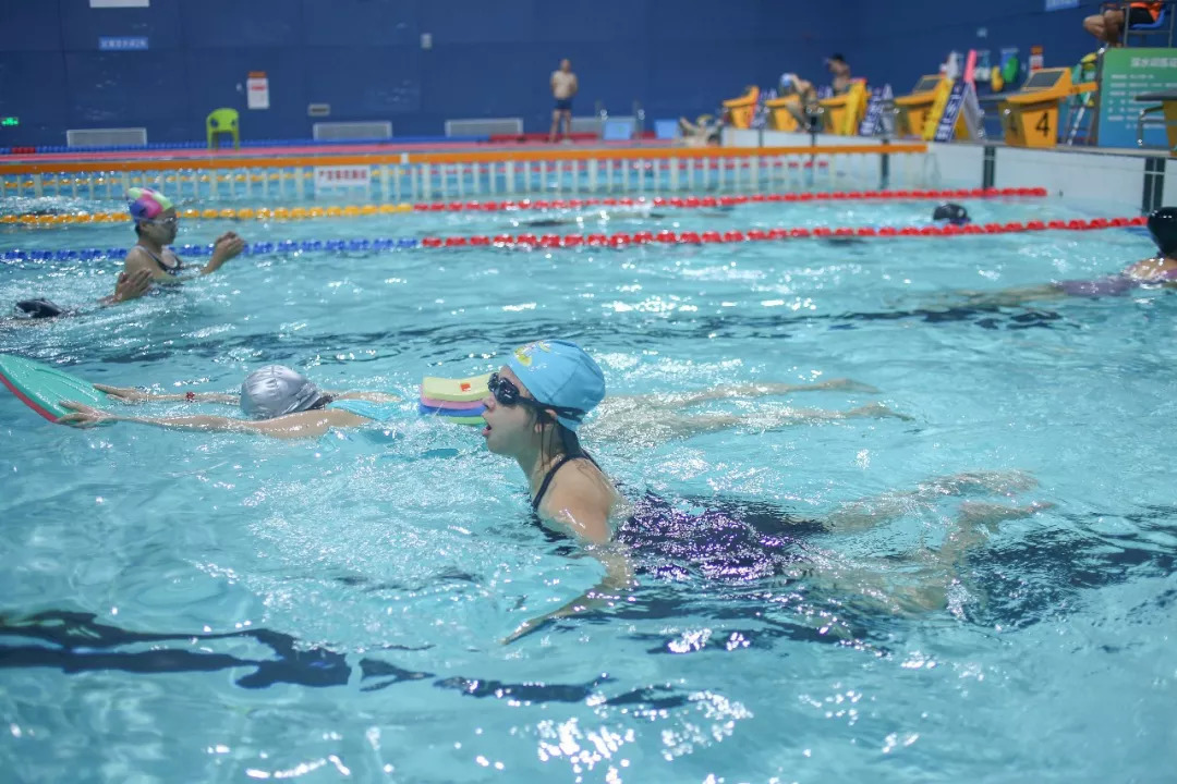 映象青白江｜汗流浃背才快活！傍晚的文体中心有最活力激情的一面！