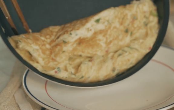 营养早餐让你精力充沛一整天,三个鸡蛋做欧姆蛋