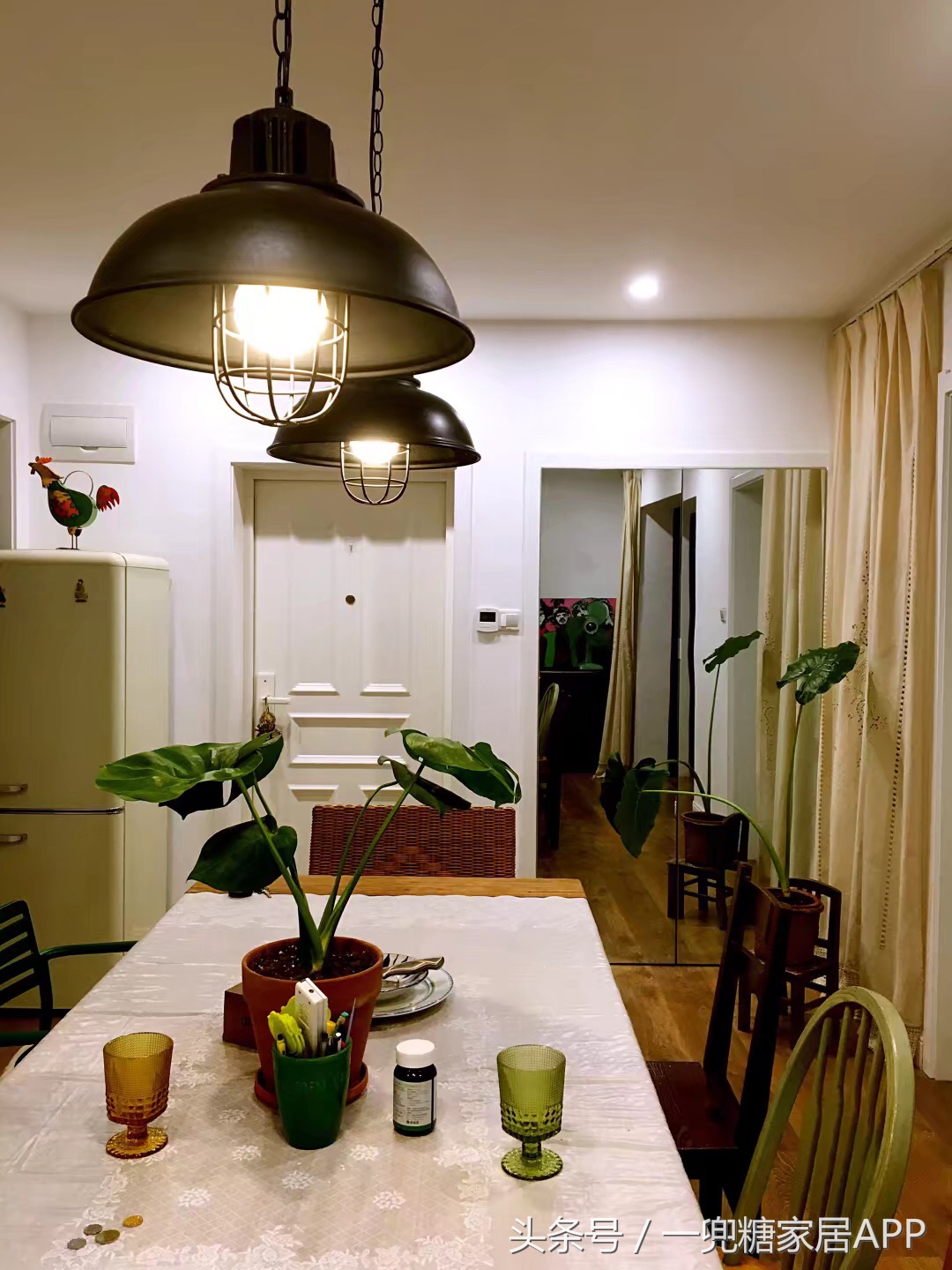 老式缝纫机桌子,老式缝纫机小桌子