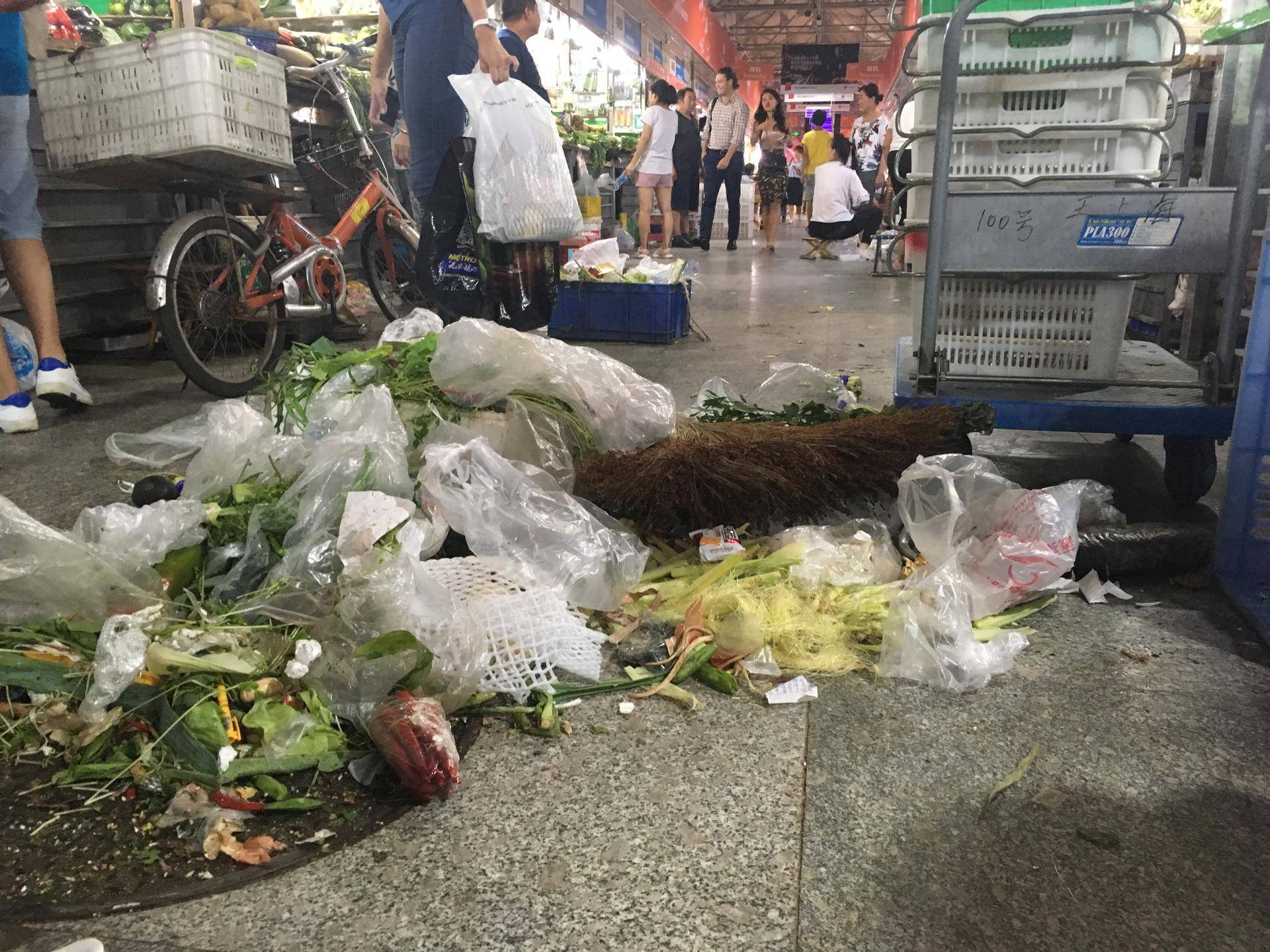 菜价暴涨10元能买啥?在京能买17根豆角,商家称掉2片叶子就赔本