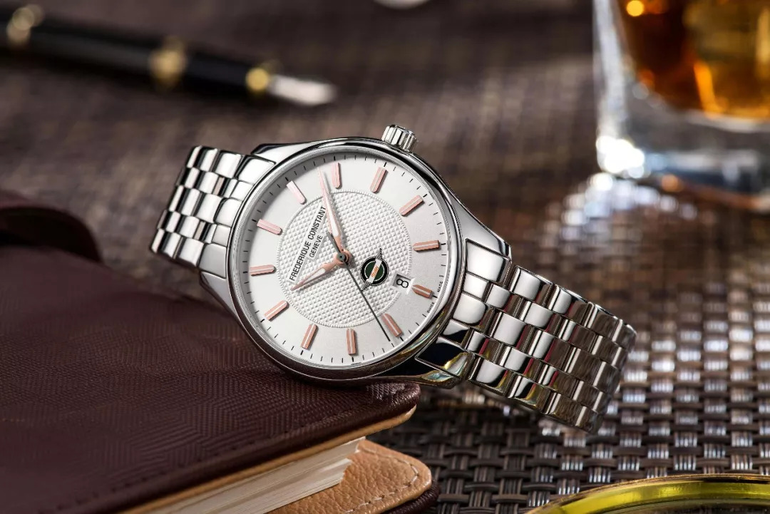 自从戴了这款表，女友总是拉着我的手不放