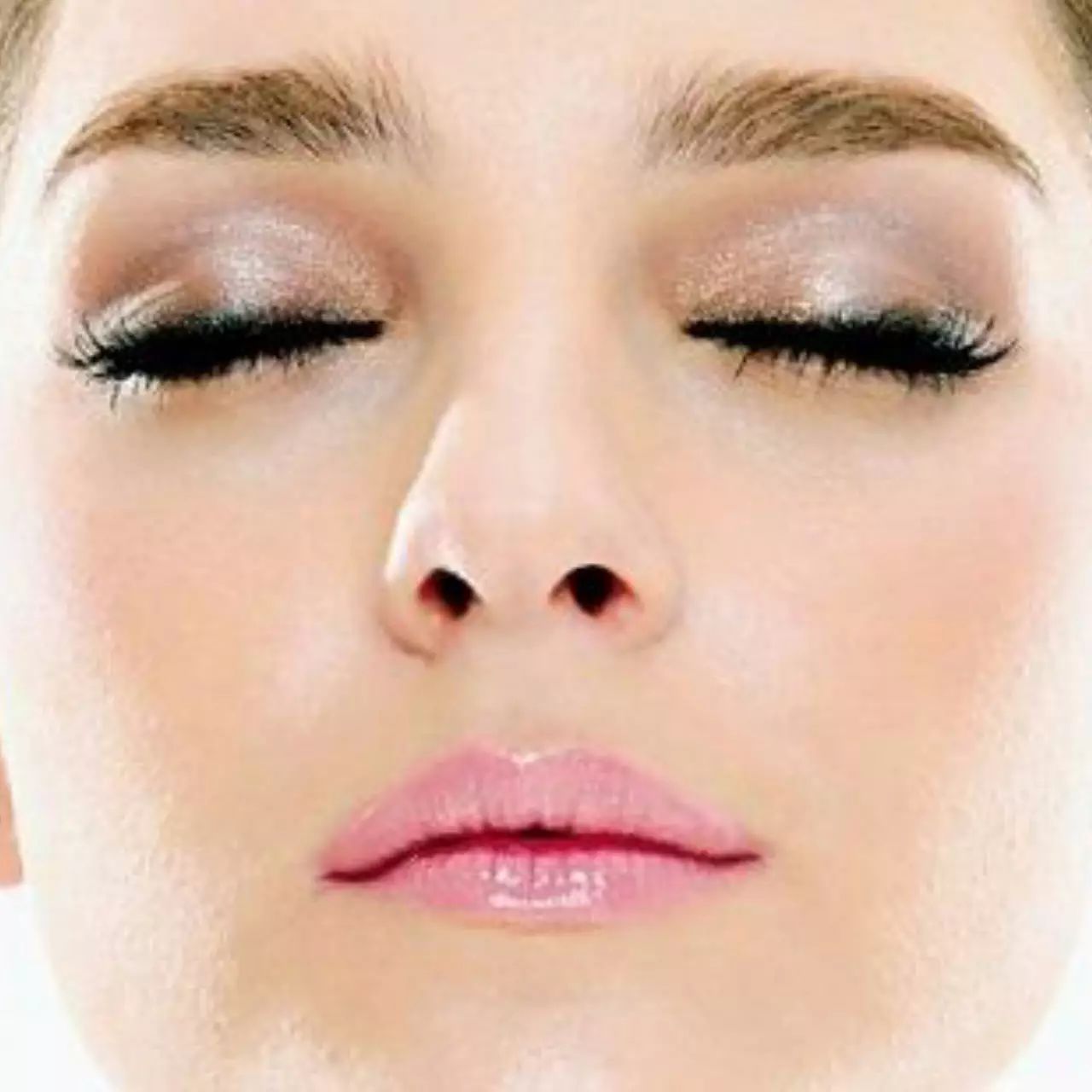 范冰冰佟丽娅红色礼服,范冰冰佟丽娅红毯造型