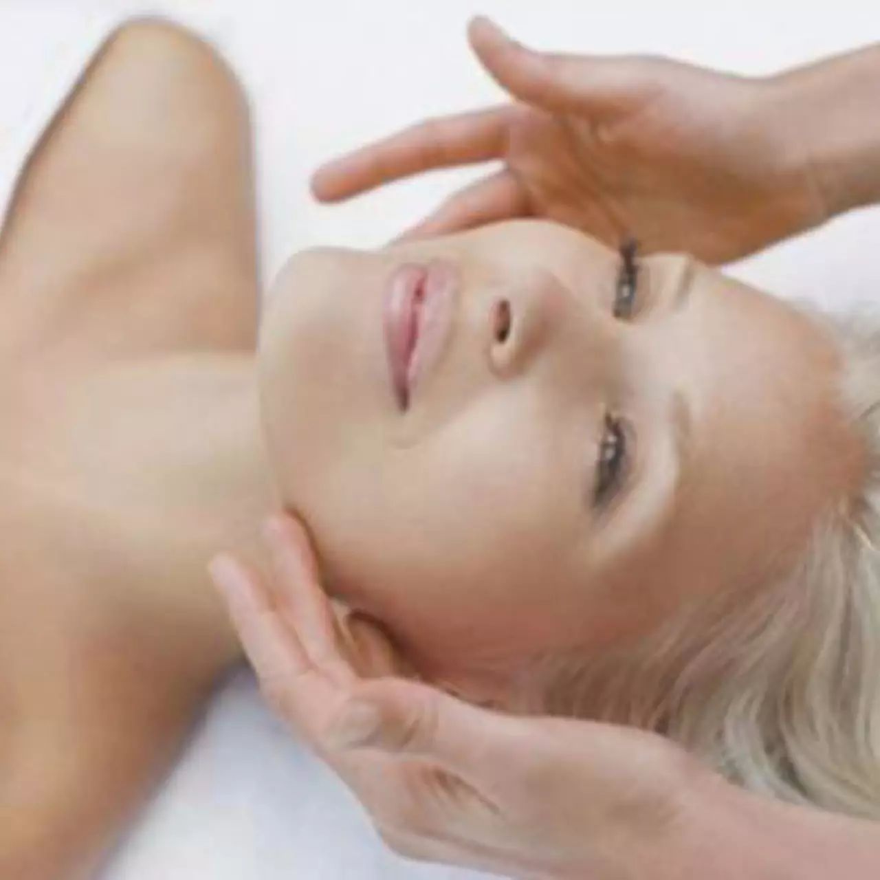 范冰冰佟丽娅红色礼服,范冰冰佟丽娅红毯造型