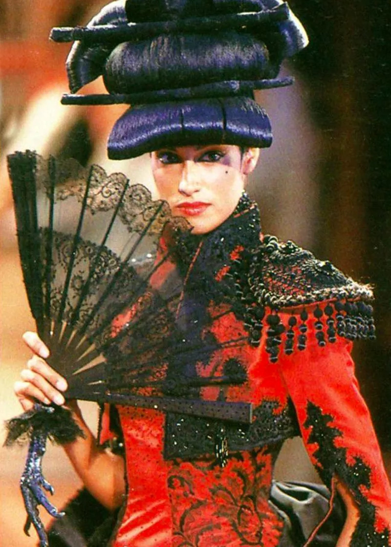 alexandermcqueen代表作品,alexandermcqueen是高定吗